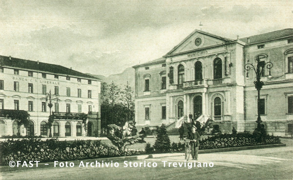 Vittorio Veneto, Municipio e Piazza